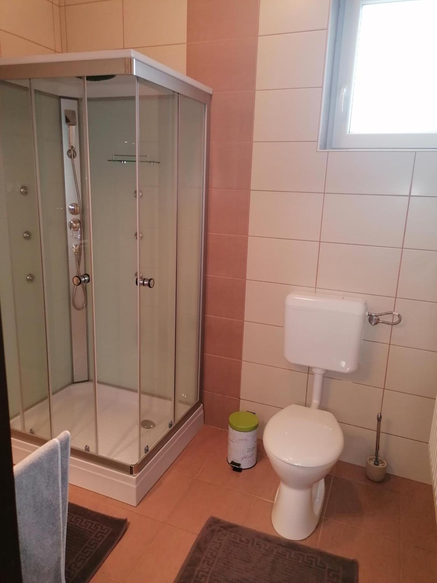 Kata Vendeghaz Hotel Buk Bilik gambar
